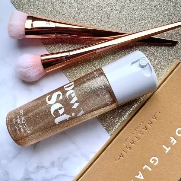 اسپری فیکس آرایش آناستازیا مدل DEWY SET حجم 100 میل